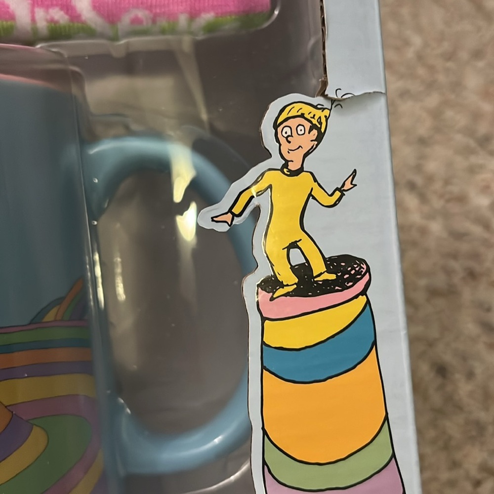 NEW Dr. Suess Oh The Places You’ll Go Mug, Socks and Keychain Boxed Set - Picture 5 of 9